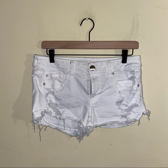 AMERICAN EAGLE white distressed denim shorts 10 - Picture 1 of 6